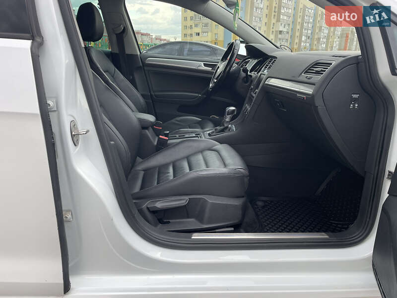 Хэтчбек Volkswagen e-Golf 2014 в Виннице