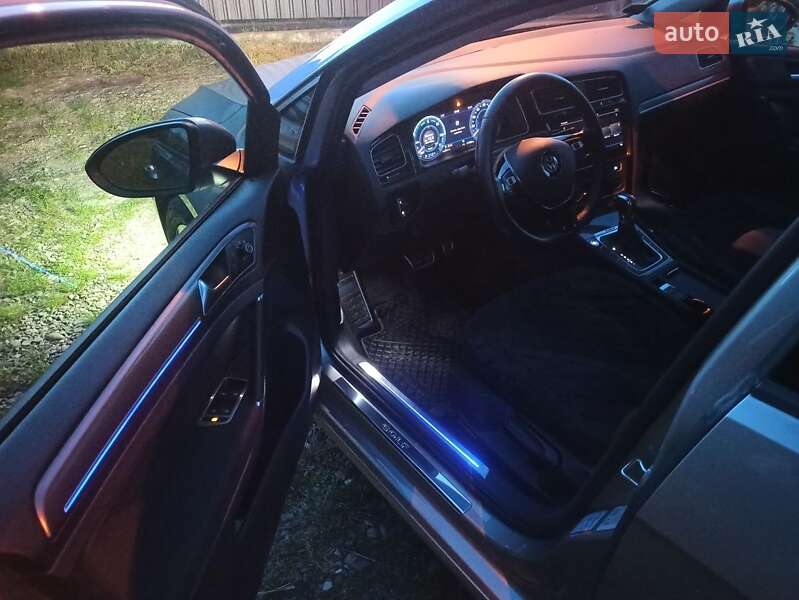 Хэтчбек Volkswagen e-Golf 2017 в Черновцах