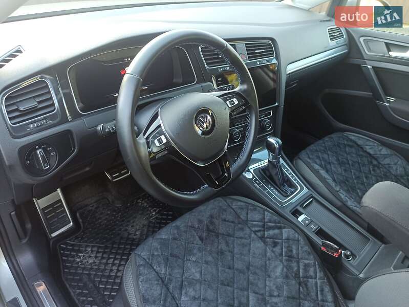 Хэтчбек Volkswagen e-Golf 2017 в Черновцах