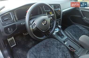 Хэтчбек Volkswagen e-Golf 2017 в 