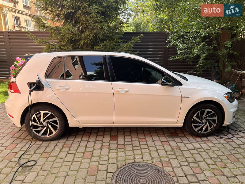 Хэтчбек Volkswagen e-Golf 2017 в Львове