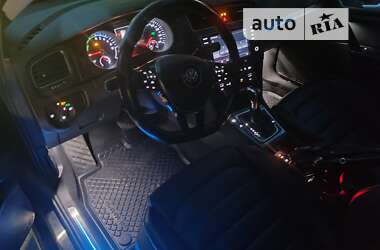 Хэтчбек Volkswagen e-Golf 2015 в 