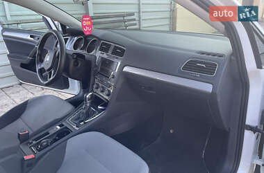 Хэтчбек Volkswagen e-Golf 2015 в 