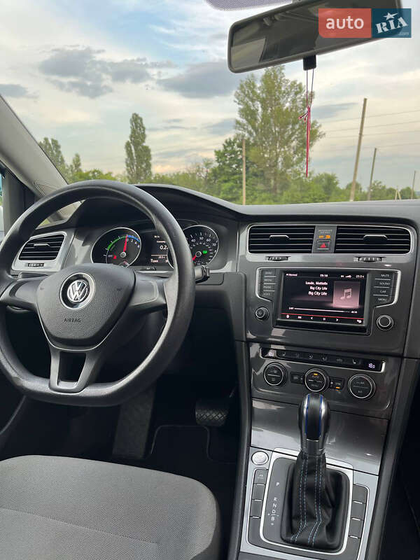 Хэтчбек Volkswagen e-Golf 2015 в Харькове