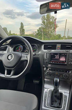 Хэтчбек Volkswagen e-Golf 2015 в 