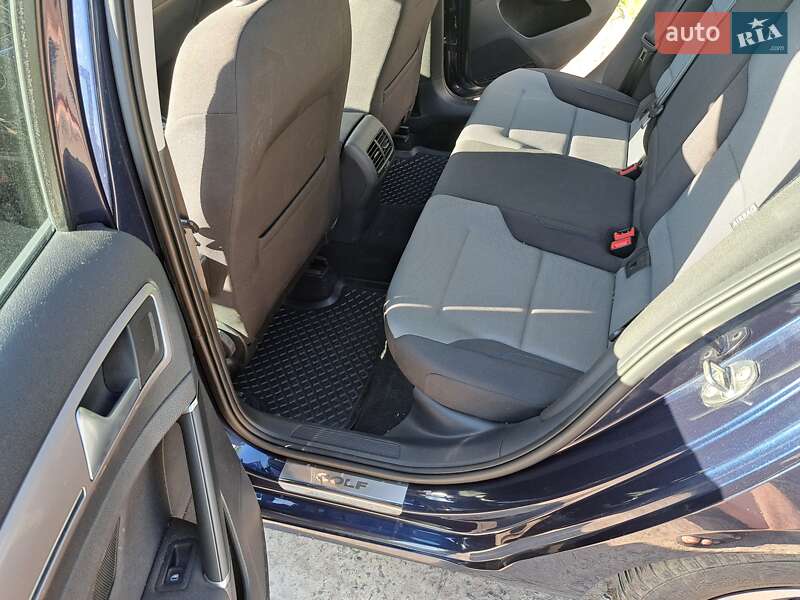 Хэтчбек Volkswagen e-Golf 2015 в Березному