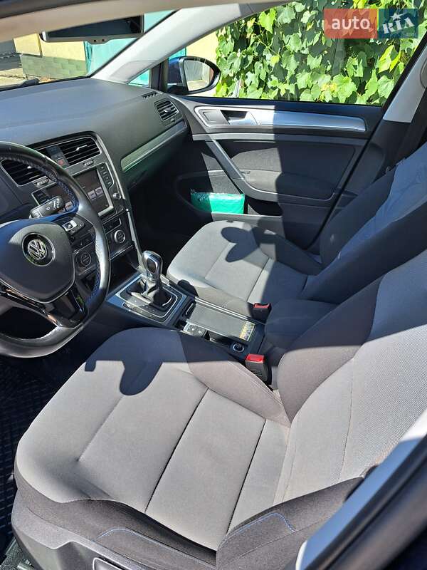 Хэтчбек Volkswagen e-Golf 2015 в Березному