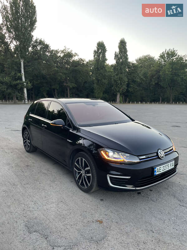 Хетчбек Volkswagen e-Golf 2018 в Павлограді