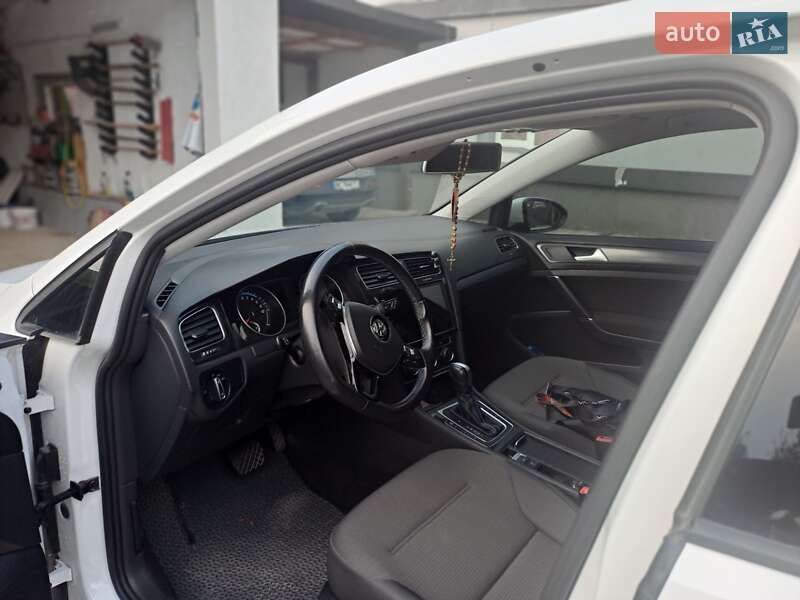 Хетчбек Volkswagen e-Golf 2020 в Жовкві