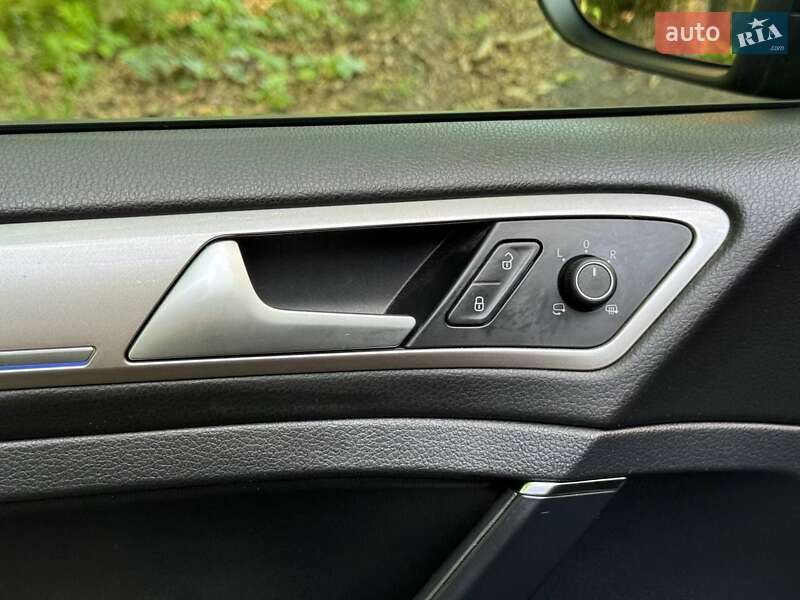 Хэтчбек Volkswagen e-Golf 2015 в Луцке