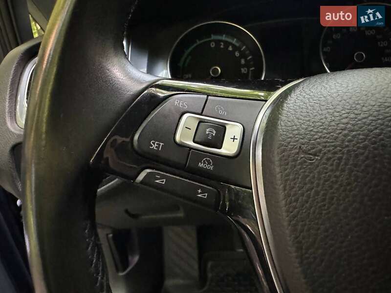 Хэтчбек Volkswagen e-Golf 2015 в Луцке