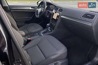 Хетчбек Volkswagen e-Golf 2019 в 