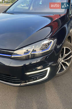 Хетчбек Volkswagen e-Golf 2019 в 