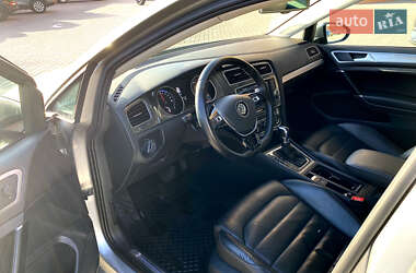 Хетчбек Volkswagen e-Golf 2015 в 