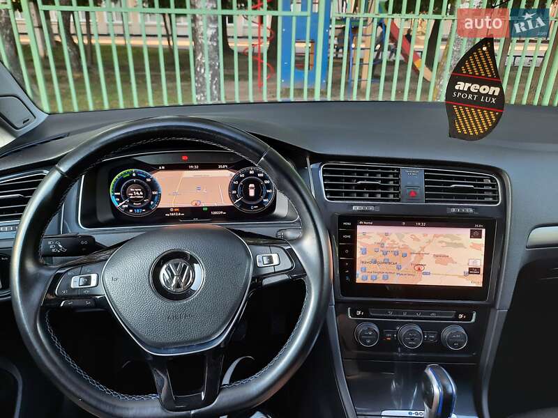 Хэтчбек Volkswagen e-Golf 2018 в Ивано-Франковске