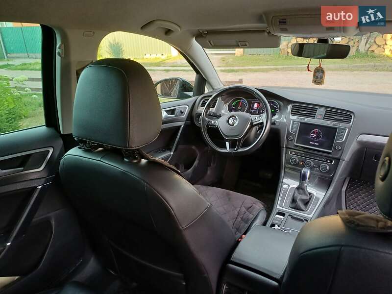 Хетчбек Volkswagen e-Golf 2016 в Сумах