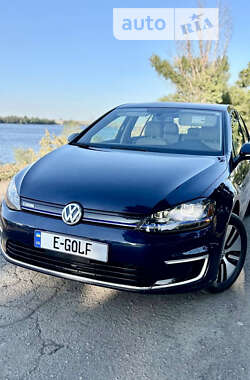 Хетчбек Volkswagen e-Golf 2015 в Дніпрі