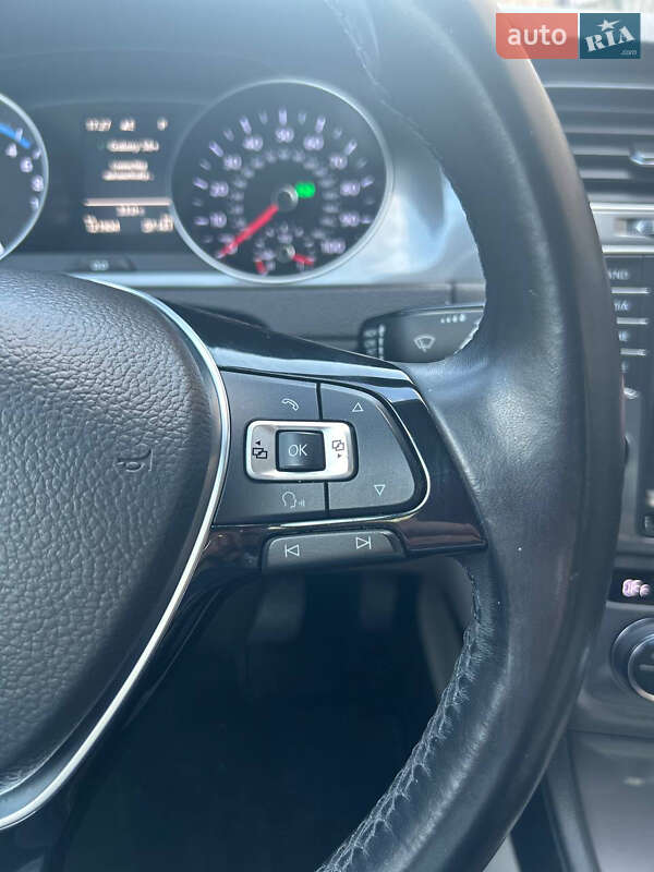 Хетчбек Volkswagen e-Golf 2015 в Дніпрі