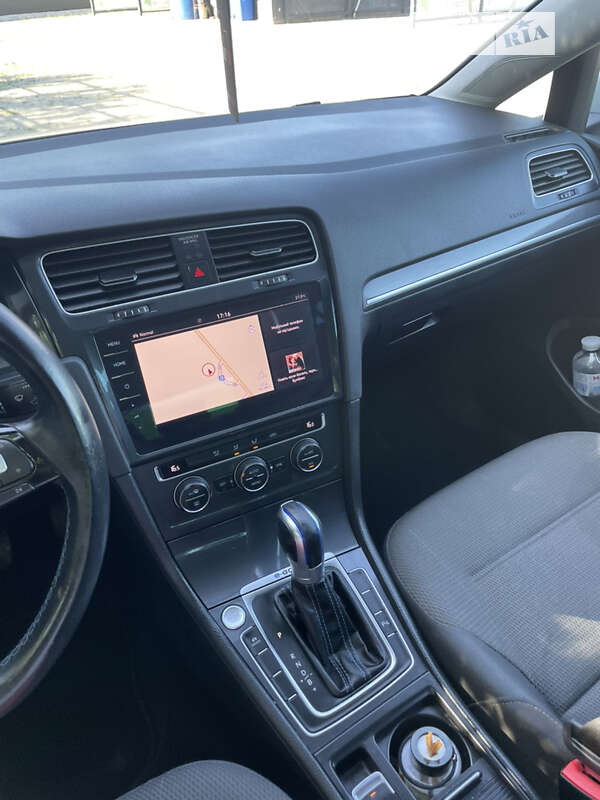 Хэтчбек Volkswagen e-Golf 2018 в Черновцах фото 11 Хэтчбек Volkswagen e-Golf 2018 в Черновцах