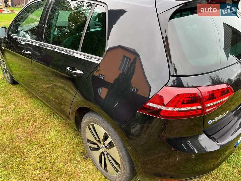 Хэтчбек Volkswagen e-Golf 2015 в Рожнятове