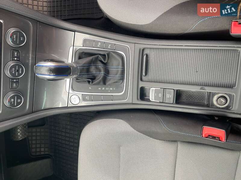 Хетчбек Volkswagen e-Golf 2014 в Львові