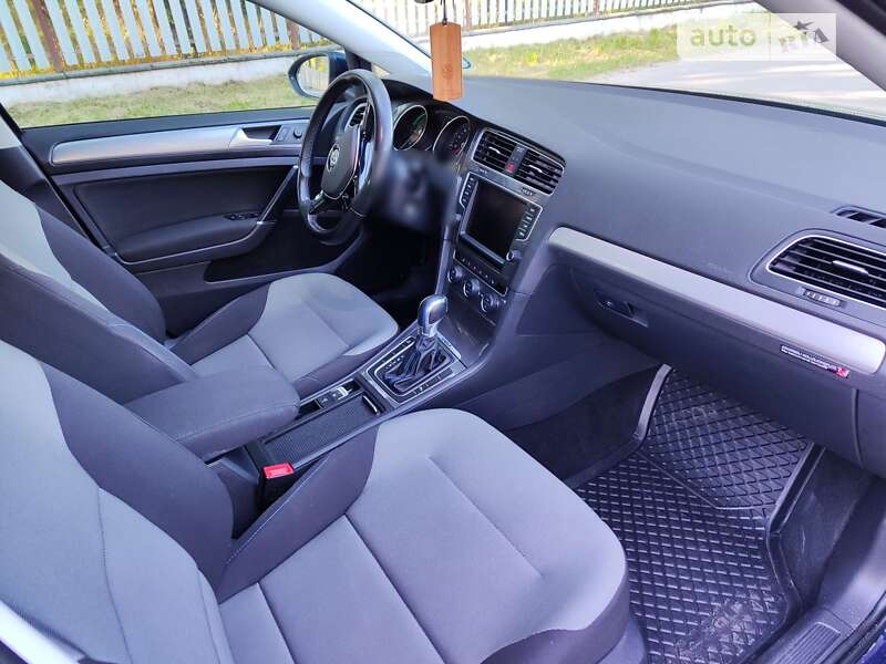 Хетчбек Volkswagen e-Golf 2015 в Дрогобичі