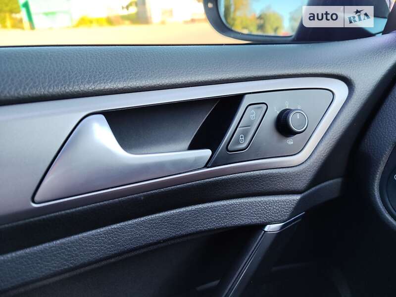 Хетчбек Volkswagen e-Golf 2015 в Дрогобичі