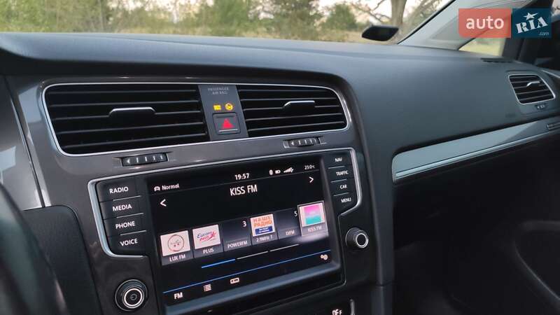 Хэтчбек Volkswagen e-Golf 2016 в Днепре