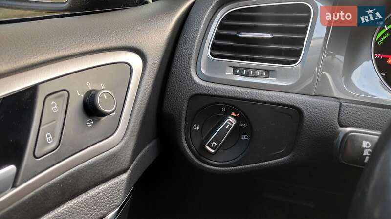 Хэтчбек Volkswagen e-Golf 2016 в Днепре