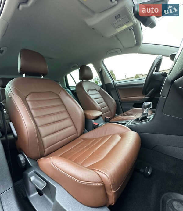 Хэтчбек Volkswagen e-Golf 2015 в Ивано-Франковске