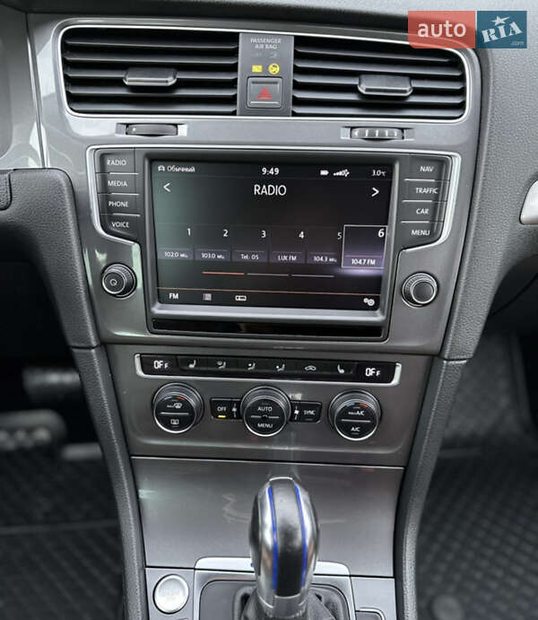 Хэтчбек Volkswagen e-Golf 2015 в Ивано-Франковске