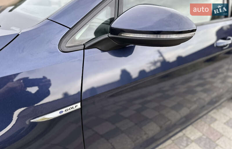 Хэтчбек Volkswagen e-Golf 2015 в Ивано-Франковске