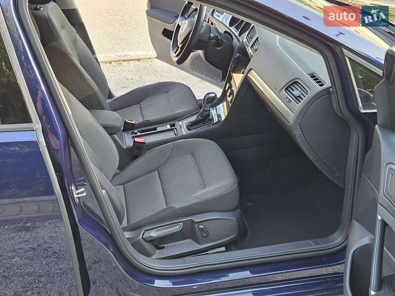 Хетчбек Volkswagen e-Golf 2017 в Дніпрі