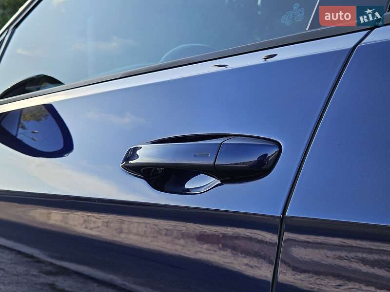 Хетчбек Volkswagen e-Golf 2017 в Дніпрі