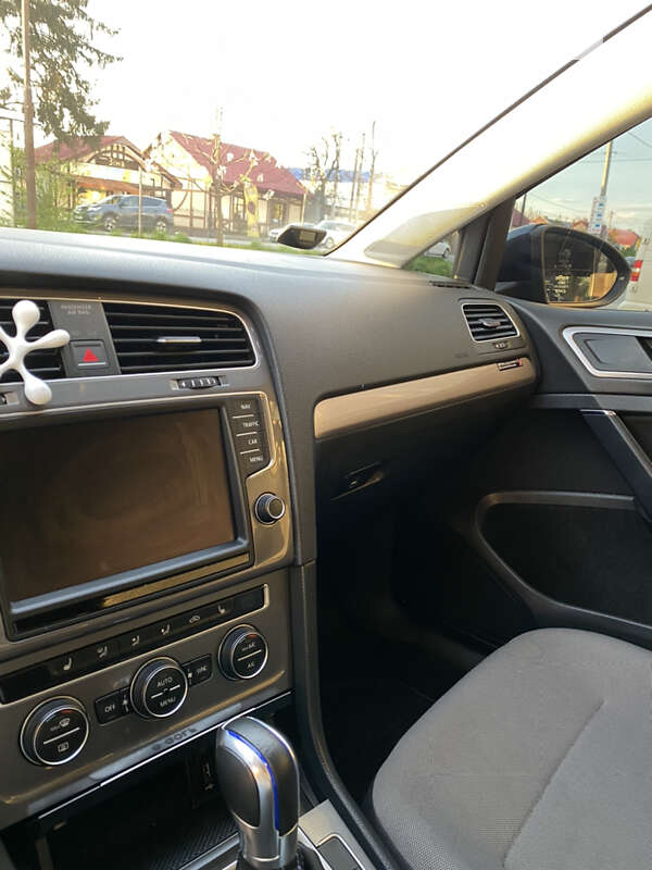 Хэтчбек Volkswagen e-Golf 2014 в Баранинцах фото 12 Хэтчбек Volkswagen e-Golf 2014 в Баранинцах