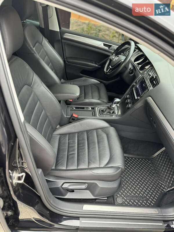 Хэтчбек Volkswagen e-Golf 2015 в Кропивницком