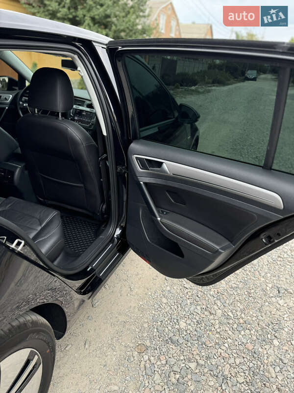 Хэтчбек Volkswagen e-Golf 2015 в Кропивницком