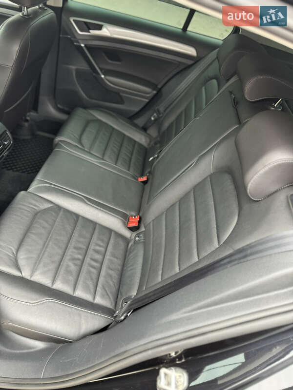 Хэтчбек Volkswagen e-Golf 2015 в Кропивницком