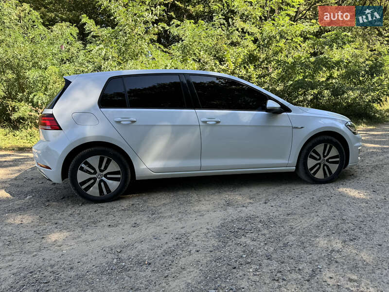 Хетчбек Volkswagen e-Golf 2019 в Чернівцях