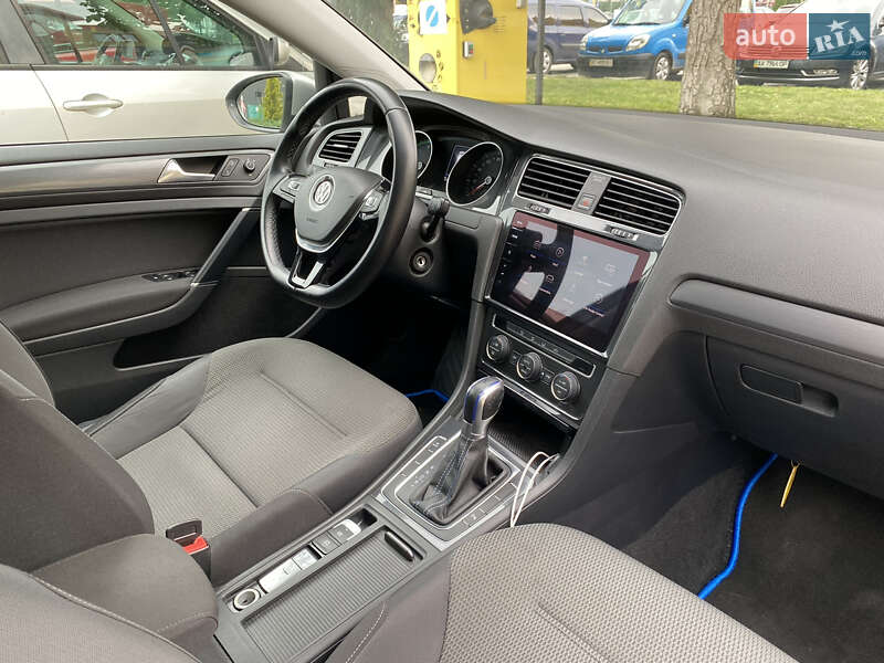 Хетчбек Volkswagen e-Golf 2018 в Івано-Франківську