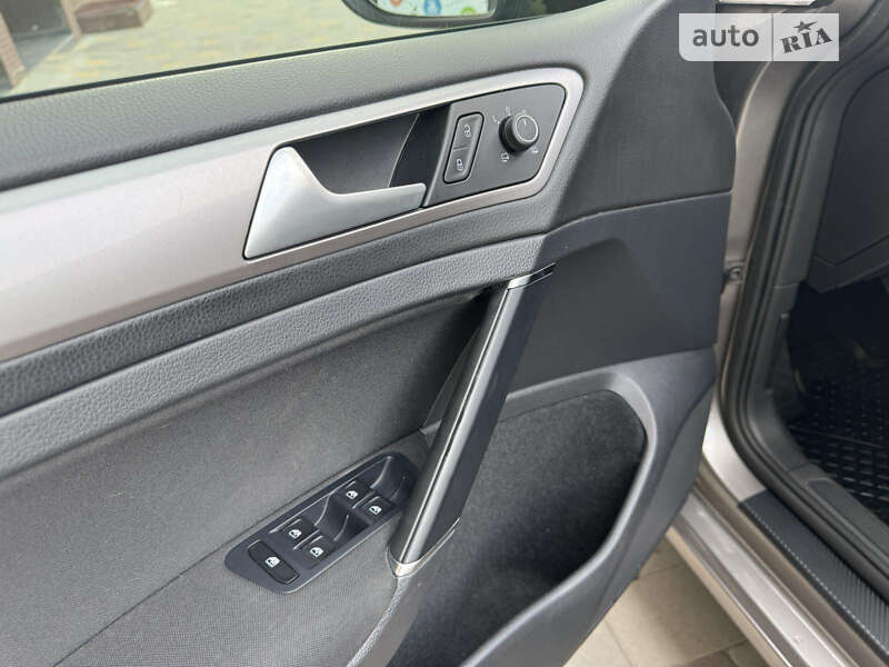 Хетчбек Volkswagen e-Golf 2015 в Красилові