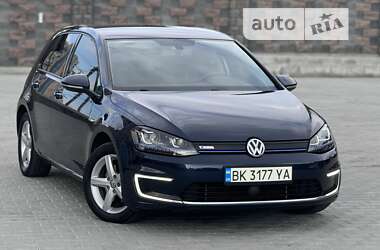 Хетчбек Volkswagen e-Golf 2015 в Рівному