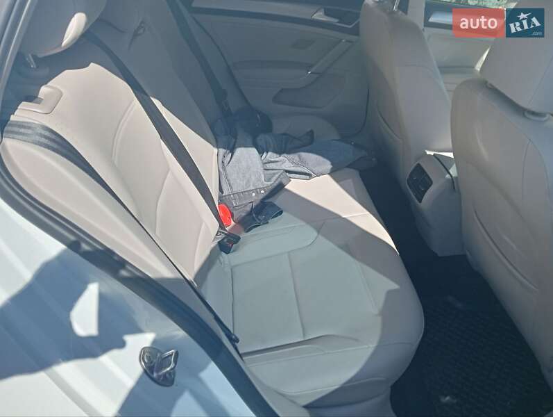 Хетчбек Volkswagen e-Golf 2015 в Одесі