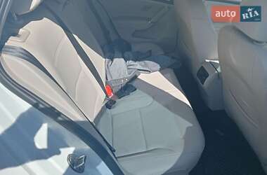 Хэтчбек Volkswagen e-Golf 2015 в 