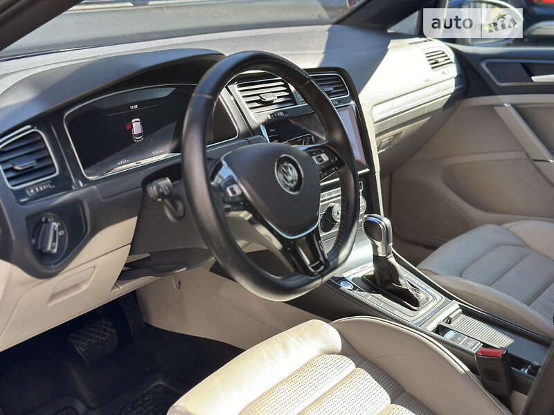 Хетчбек Volkswagen e-Golf 2017 в Києві