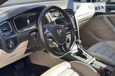 Хэтчбек Volkswagen e-Golf 2017 в 