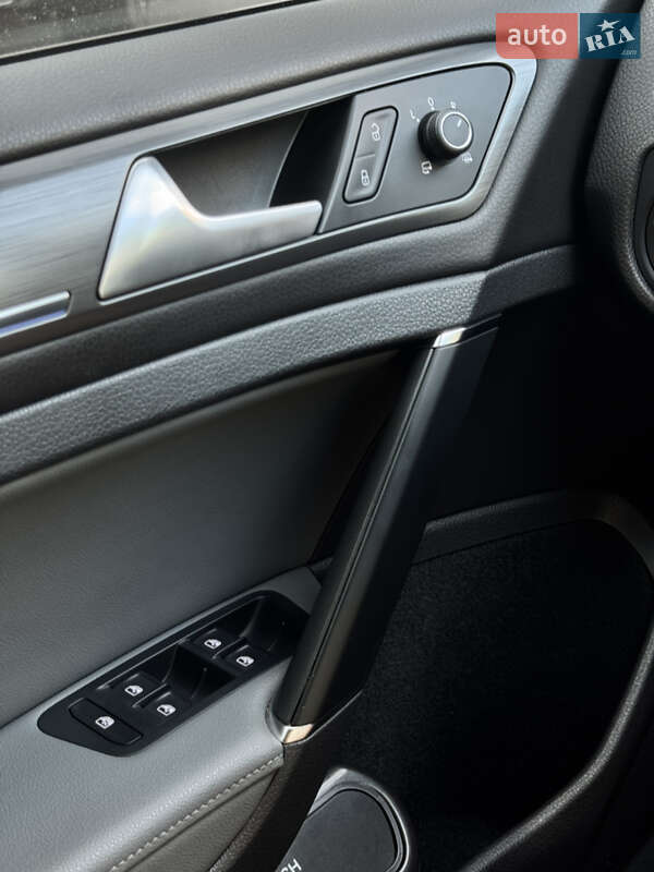 Хетчбек Volkswagen e-Golf 2018 в Одесі