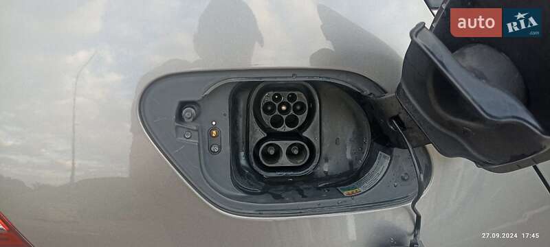 Хетчбек Volkswagen e-Golf 2015 в Вишневому