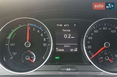 Хэтчбек Volkswagen e-Golf 2015 в Вишневом