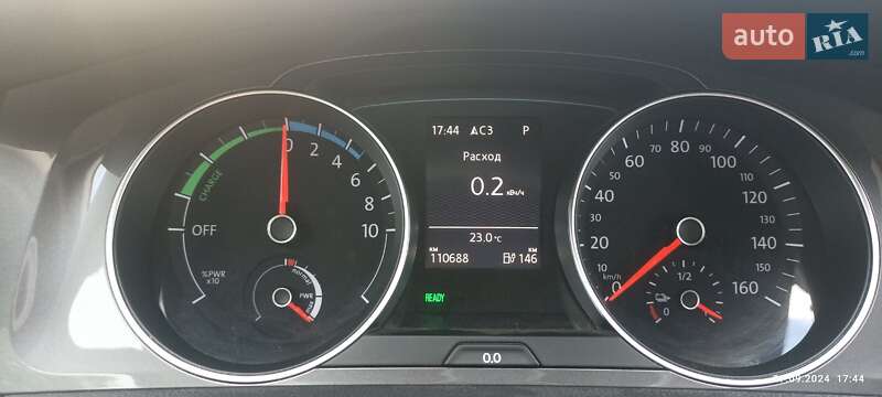 Хетчбек Volkswagen e-Golf 2015 в Вишневому